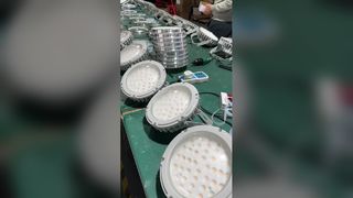 Veja a demonstração da luz LED à prova de explosão LED IP65 com economia de energia 50W-300W para locais perigosos