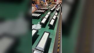 Luzes LED para estádio MeanWell ELG 250W com eficiência de 130lm/w e classificação à prova d'água IP65 para exteriores