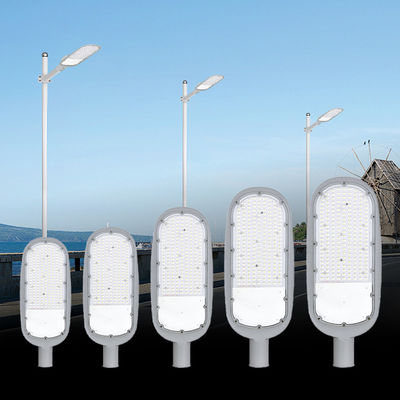 Iluminação LED de rua de alta eficiência com caixa de alumínio de fundição por injeção impermeável IP66 e eficiência de 120lm/w para faixa de tensão AC85-265V