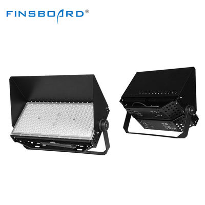 Holofote LED à prova d'água IP66 com vida útil de 50.000 horas e ângulo ajustável de 216° para estádios e aplicações em mastro alto