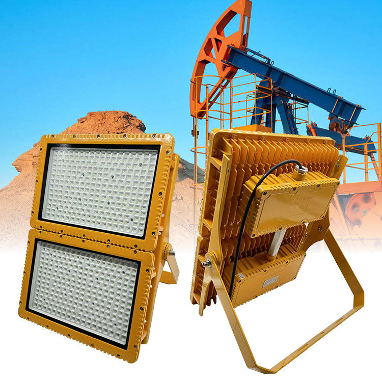 Luz de inundação LED à prova de explosão de 400W com classificação IP66 e vida útil de 50.000 horas para locais perigosos