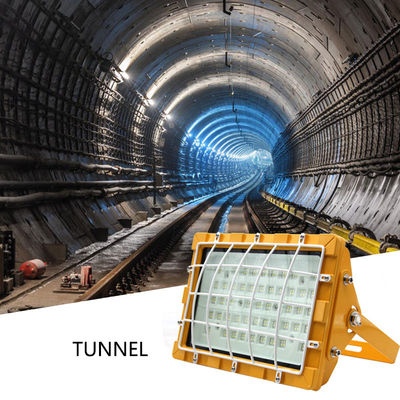 Luz de inundação LED à prova de explosão com Ex d IIC T6 Padrão IP65 à prova de água e 5500-6500K temperatura de cor para locais perigosos